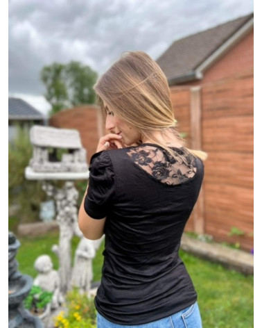 Tee-shirt nœud niveau poitrine