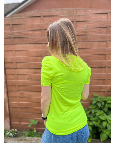 Tee-shirt nœud niveau poitrine